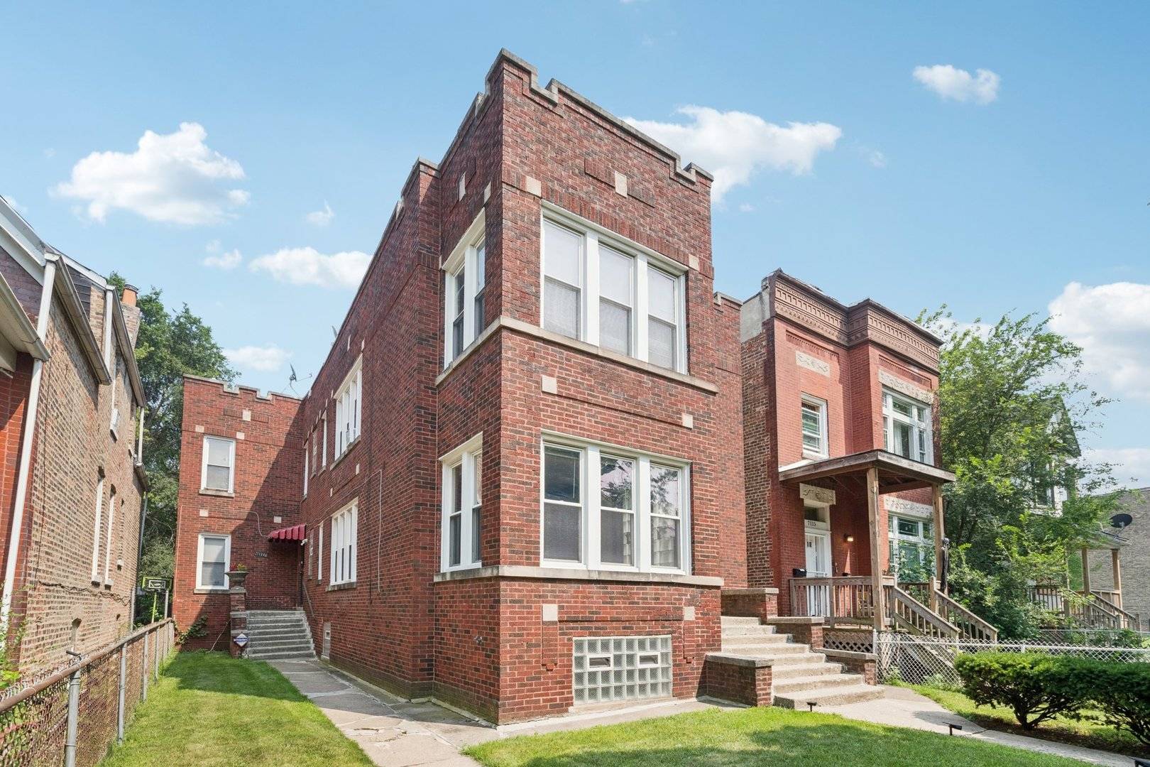 Chicago, IL 60621,7111 S Emerald AVE