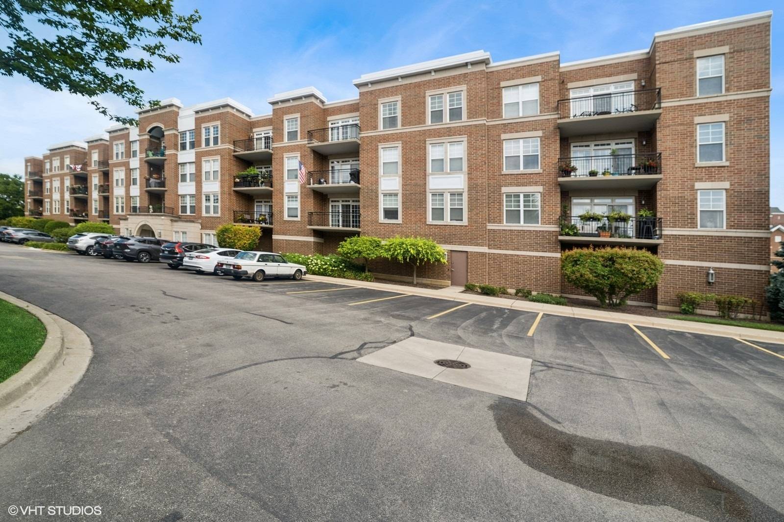 Palatine, IL 60067,435 W Wood ST #307A