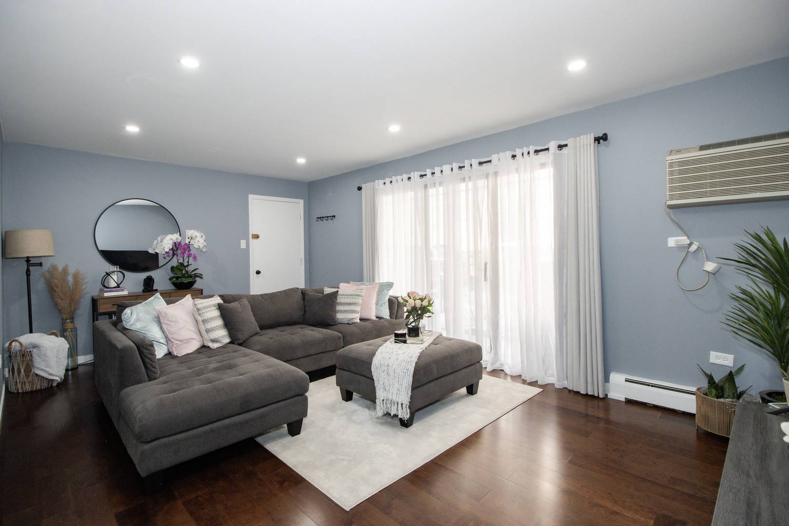 Chicago, IL 60631,6466 N Northwest HWY #C1