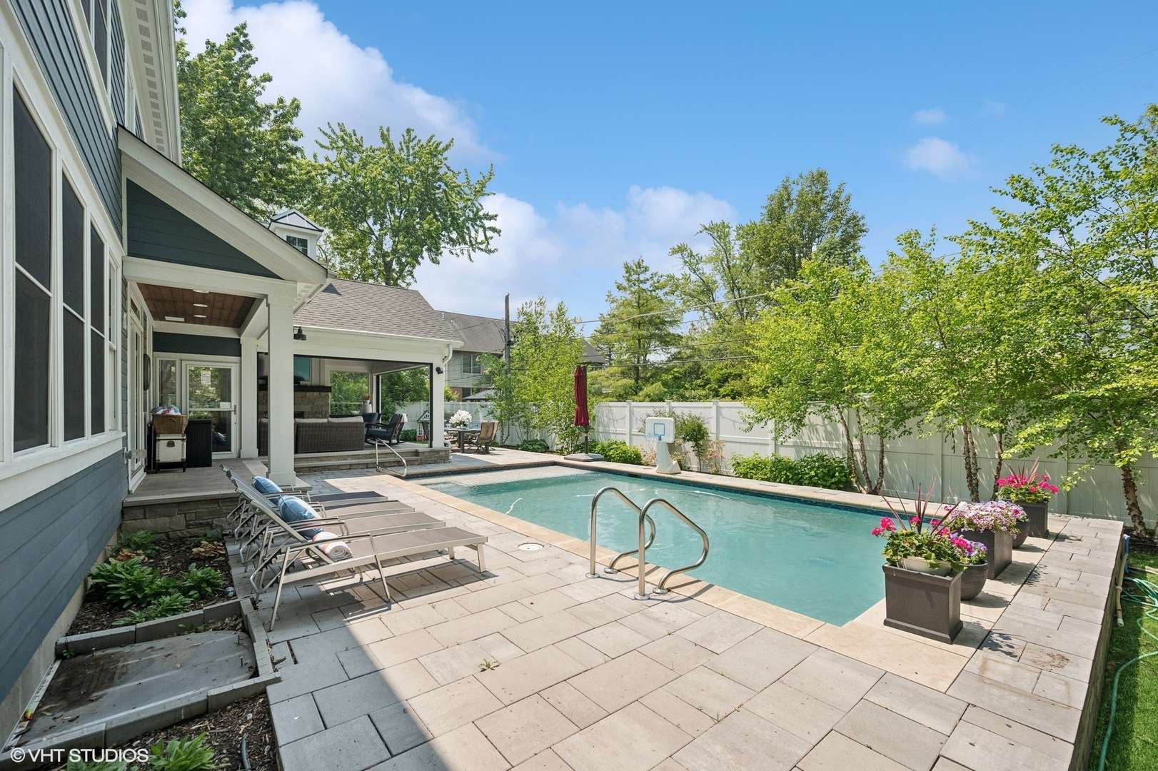 Glenview, IL 60025,1406 Meadow LN