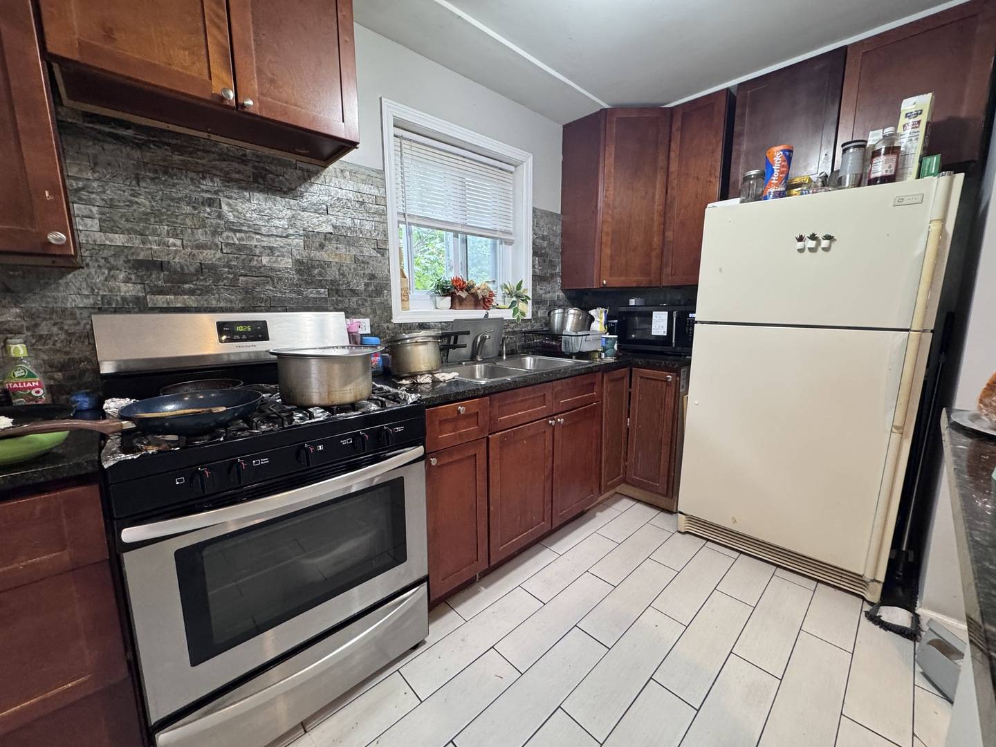 Evanston, IL 60202,209 Ridge AVE