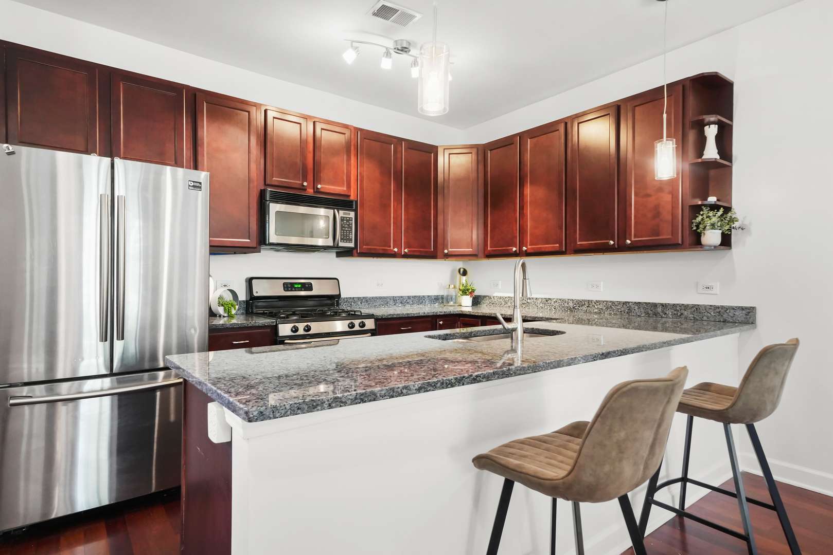 Chicago, IL 60618,3901 N TROY ST #2