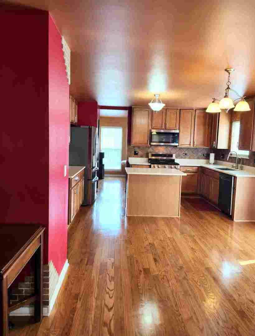 Shorewood, IL 60404,818 N Edgewater LN