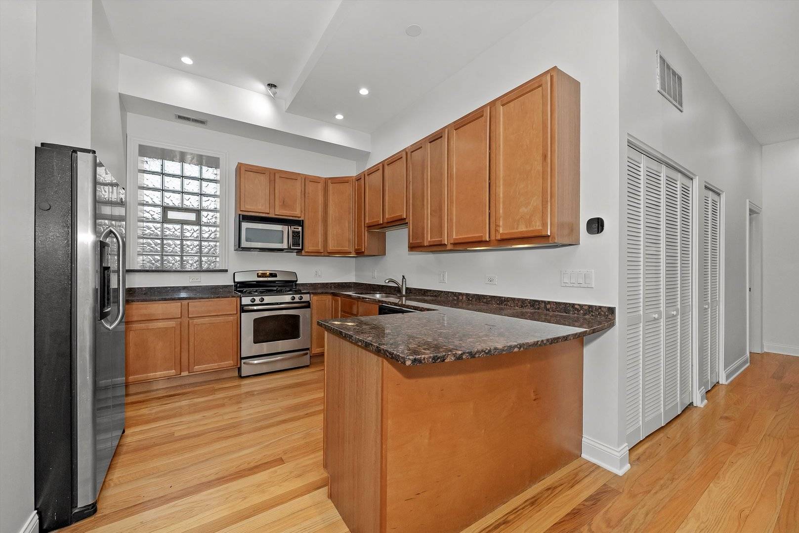 Chicago, IL 60642,1064 N Milwaukee AVE #2W