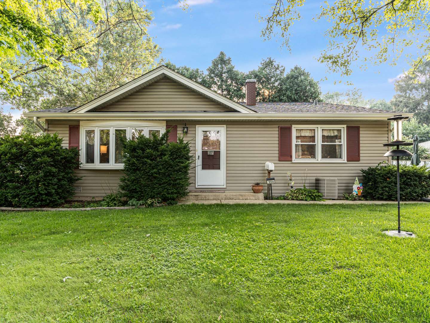 Glen Ellyn, IL 60137,556 Lowden AVE