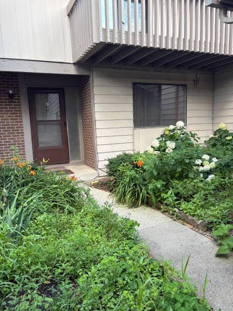 Vernon Hills, IL 60061,823 Gladstone DR