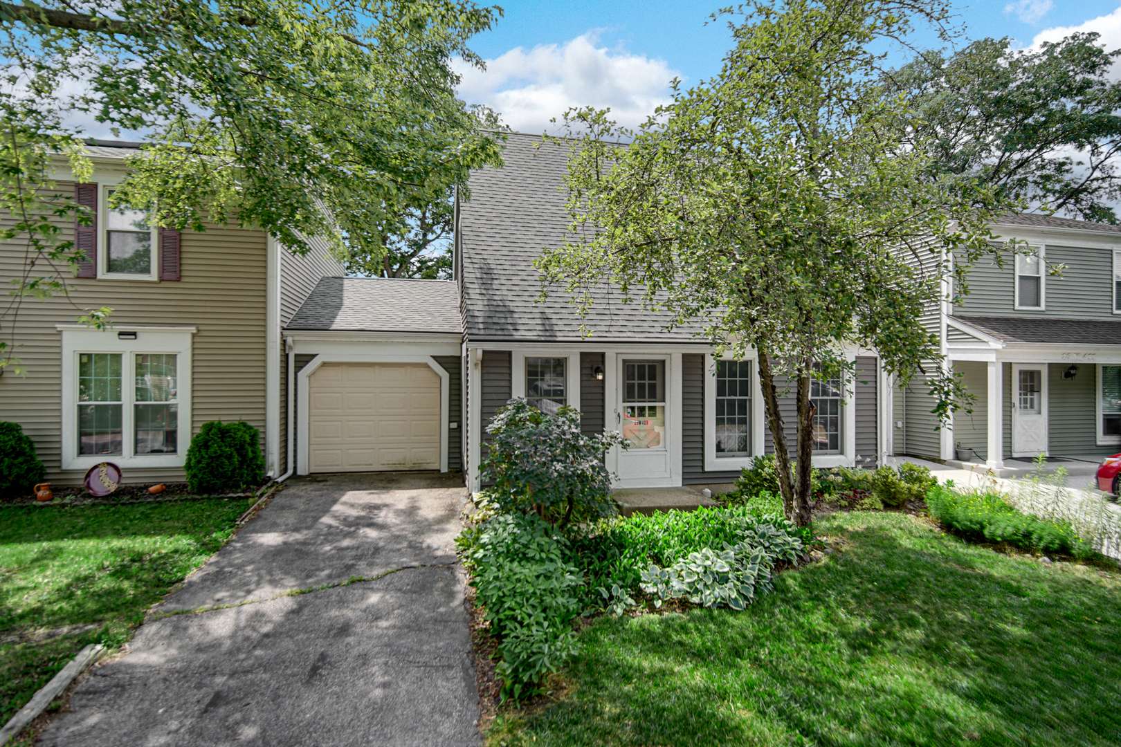 Warrenville, IL 60555,29W409 White Oak DR