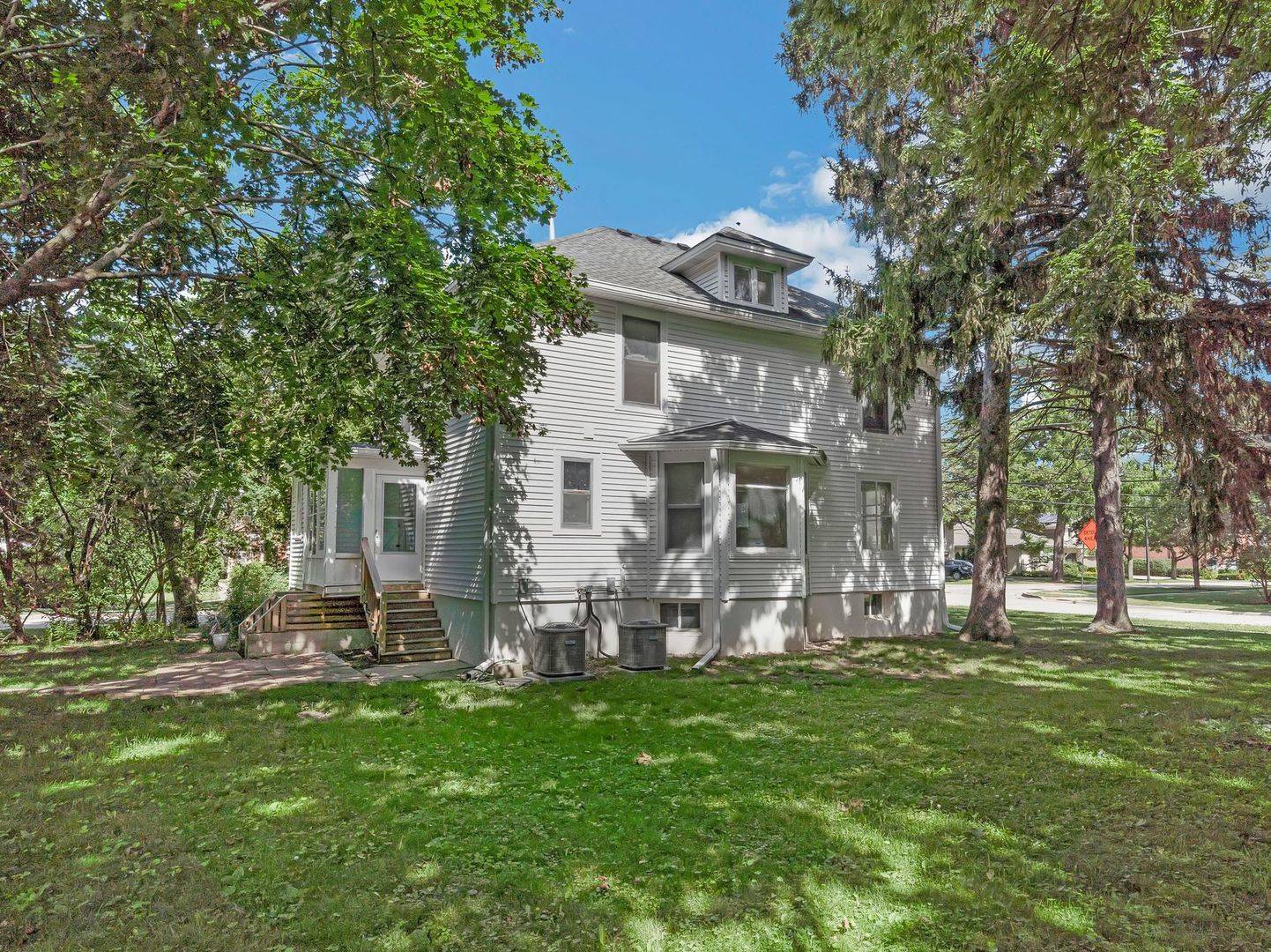 Deerfield, IL 60015,913 Sunset CT