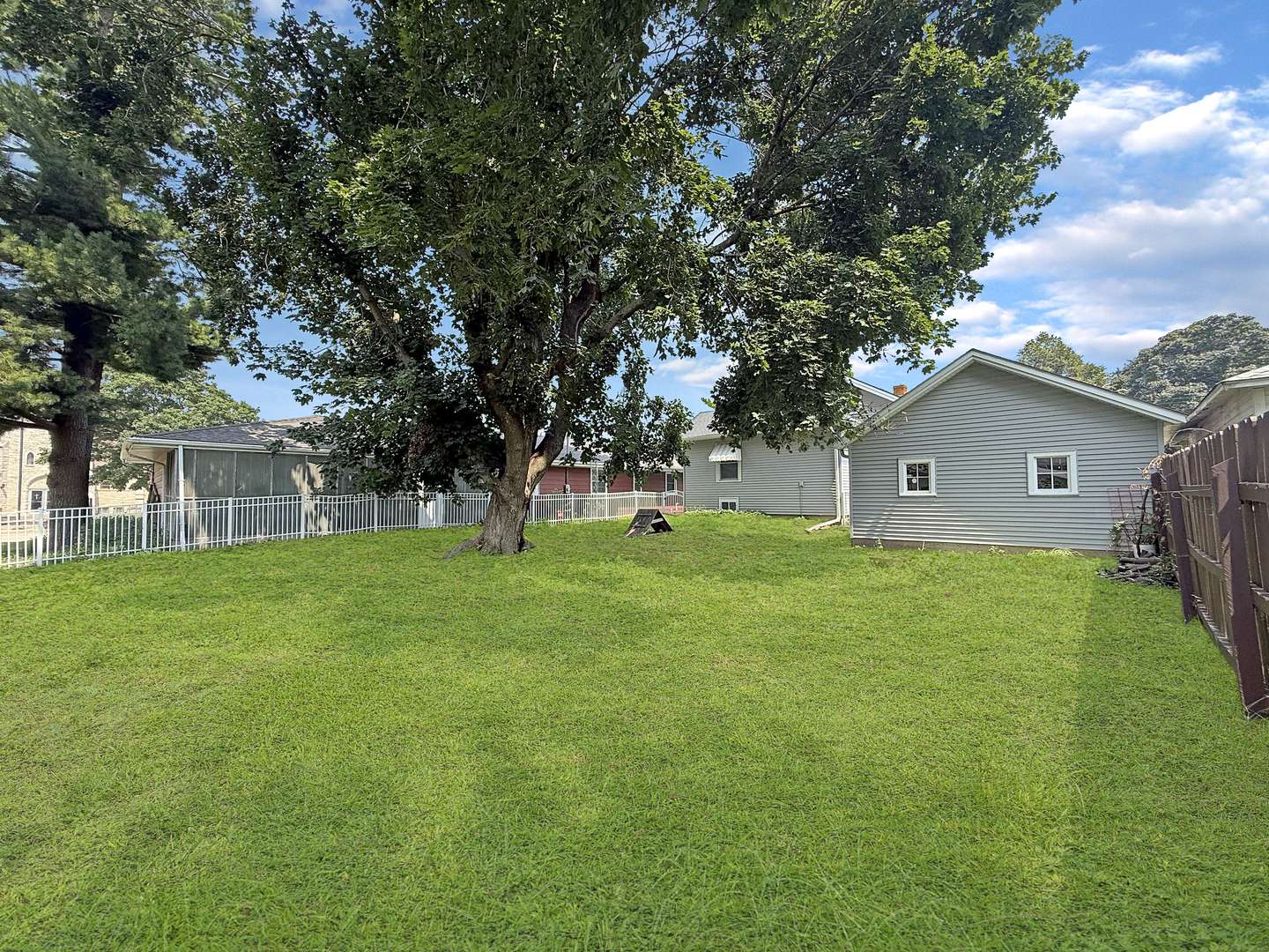 Stockton, IL 61085,526 N Main ST