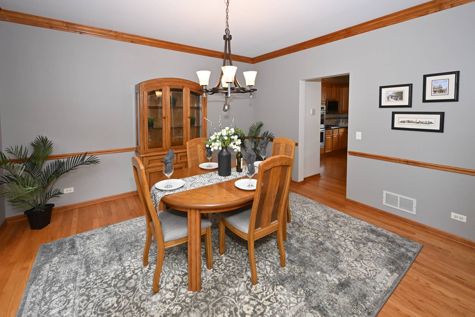 St. Charles, IL 60174,3753 Queen Anne CT