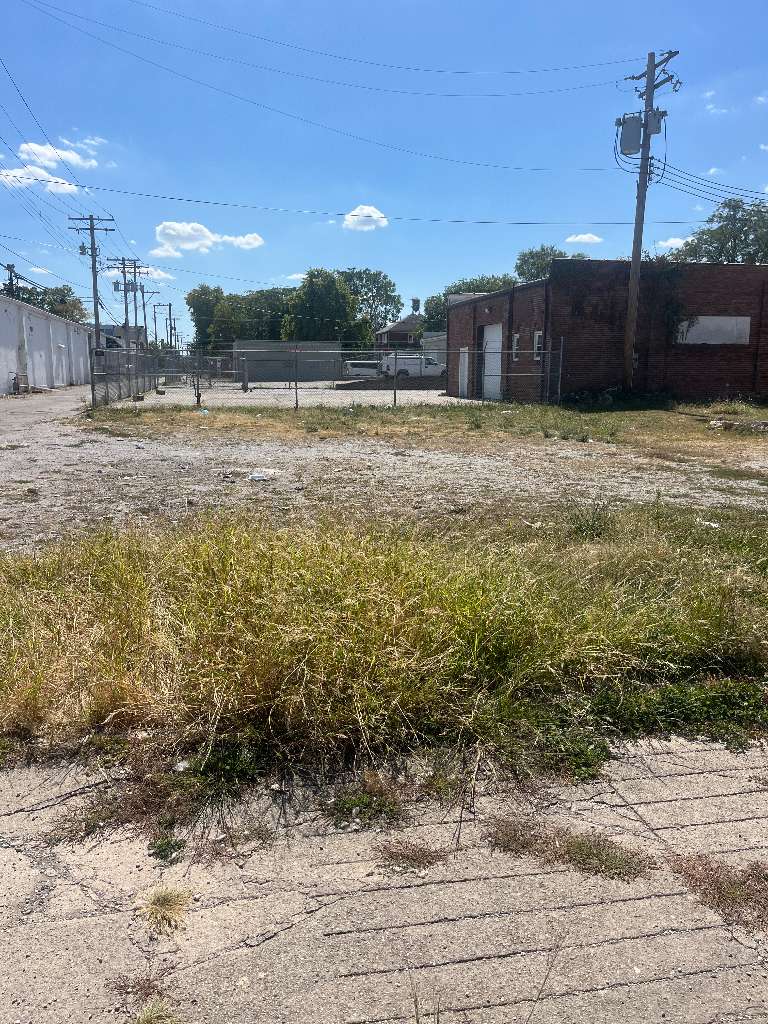 Decatur, IL 62521,141 E Packard ST