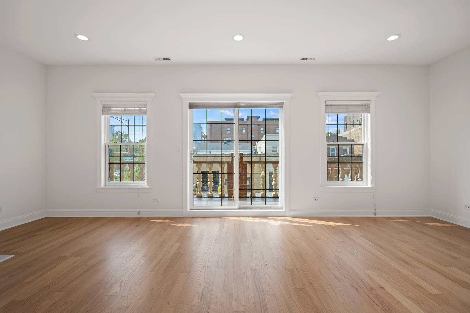 Chicago, IL 60642,1402 W GRAND AVE #2