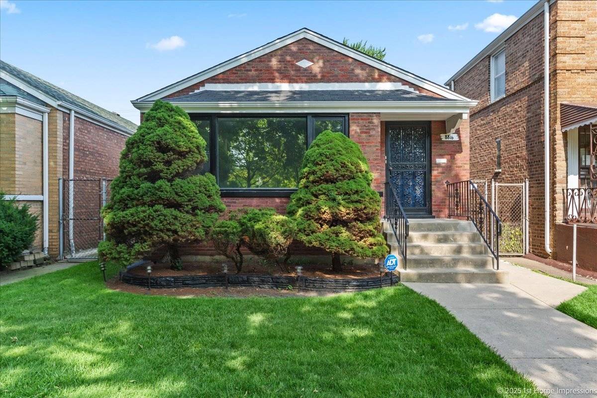 Chicago, IL 60617,8816 S Jeffery BLVD