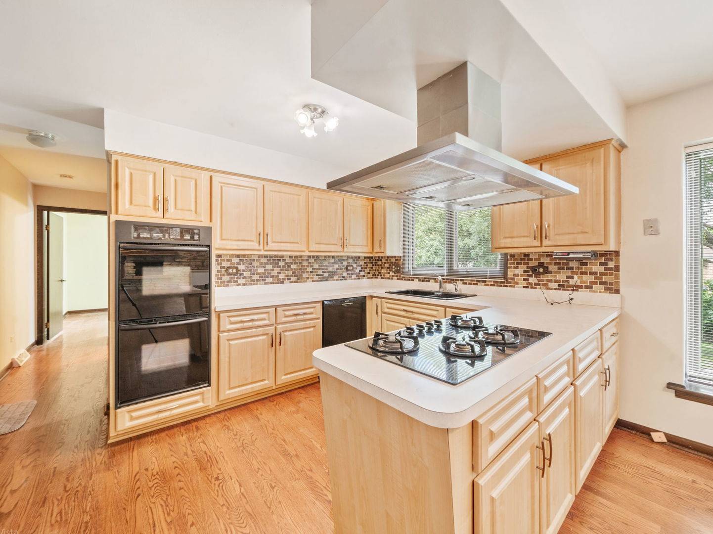 Oak Brook, IL 60523,2S631 Avenue Latours