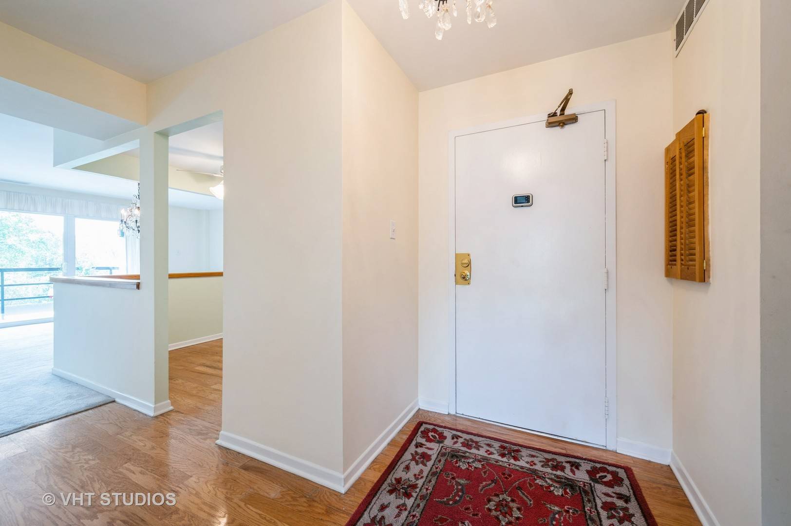 Chicago, IL 60646,7131 N Caldwell AVE #5S