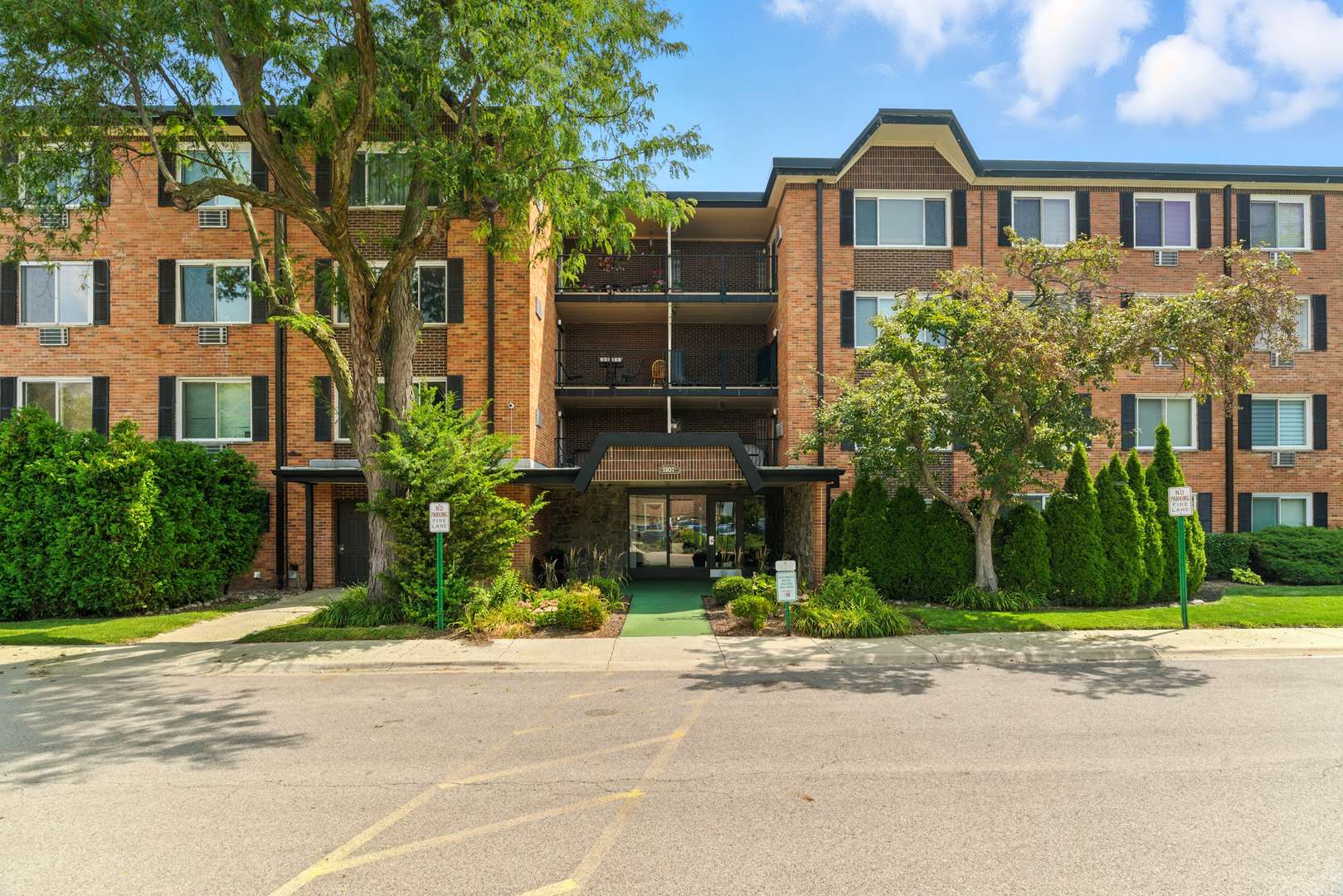 Arlington Heights, IL 60005,1207 S Old Wilke RD #303