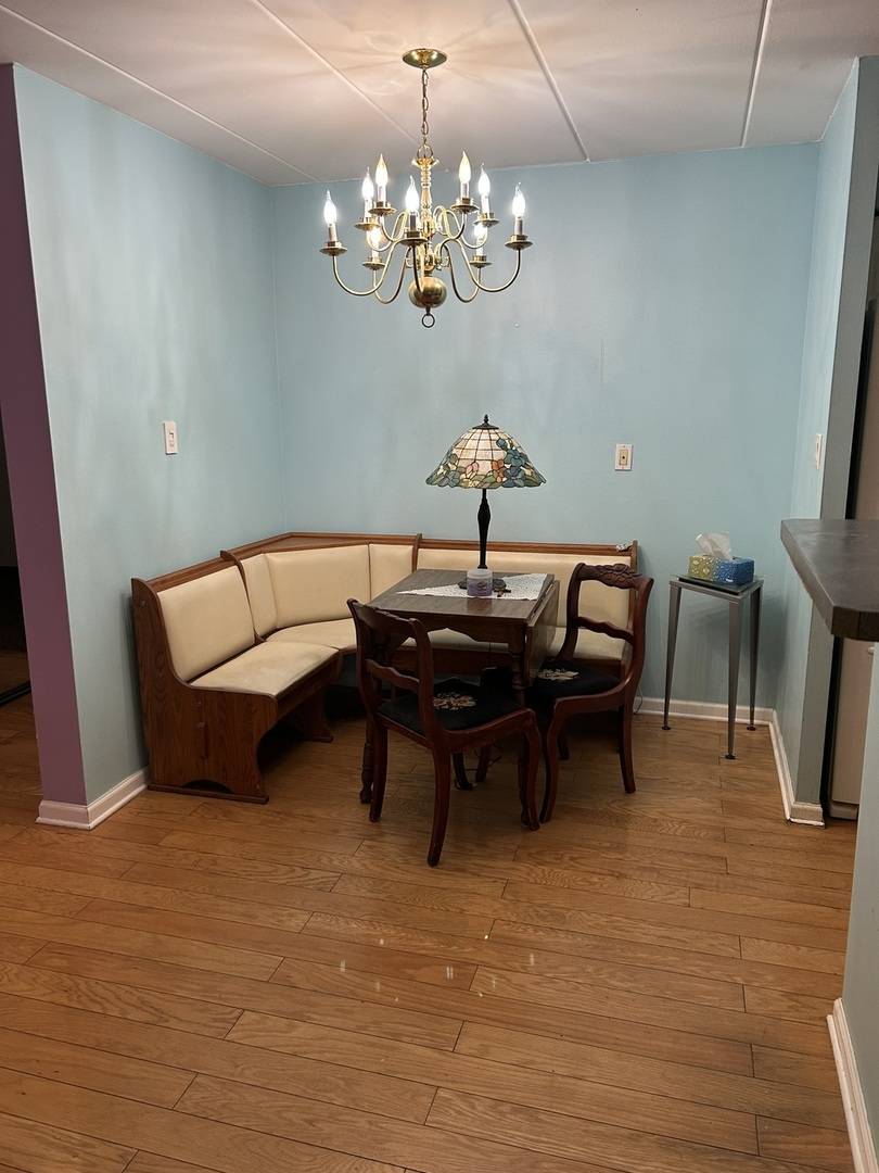 Prospect Heights, IL 60070,16 E Old Willow RD #405s