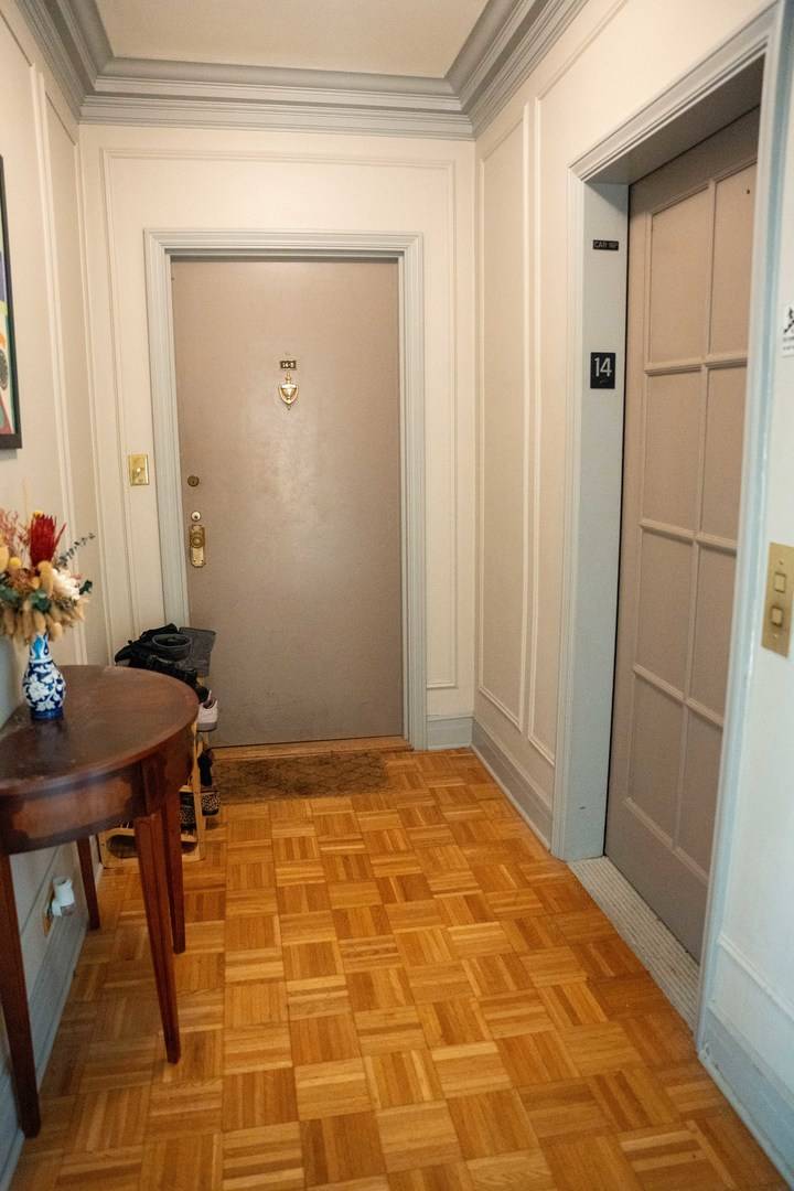 Chicago, IL 60615,4940 S East End AVE #14A