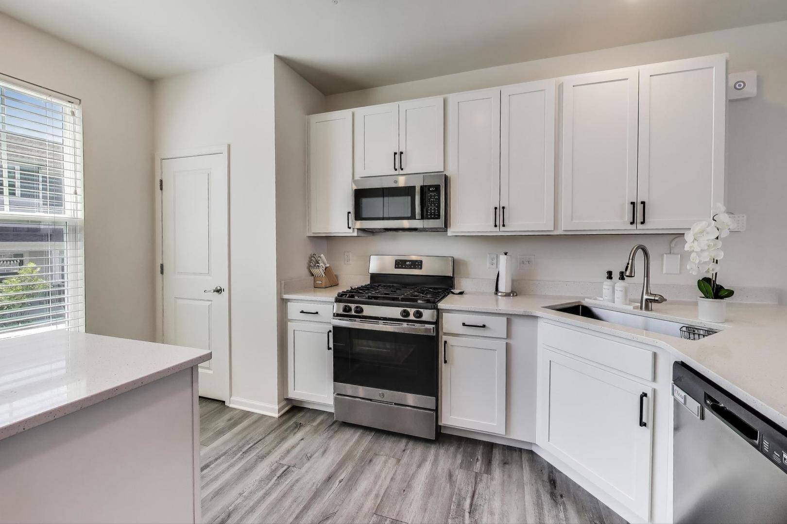 South Elgin, IL 60177,1057 Moraine DR