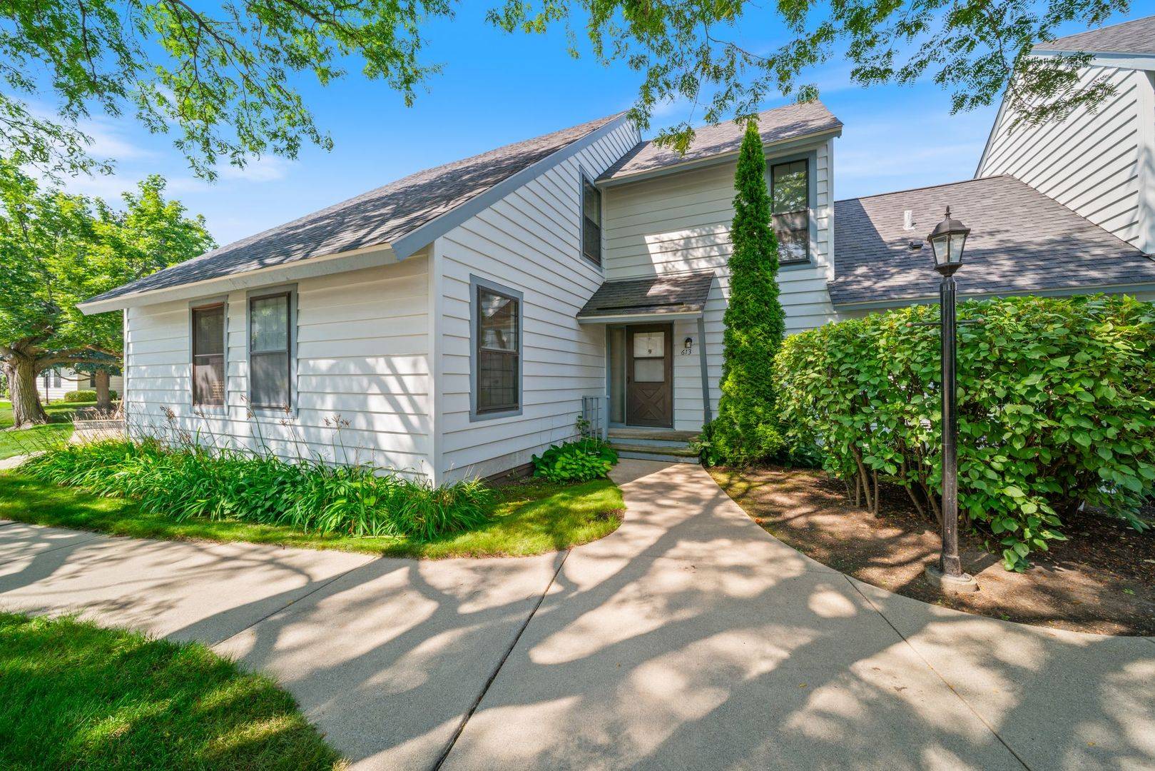 Gurnee, IL 60031,613 DUNHAM RD #613