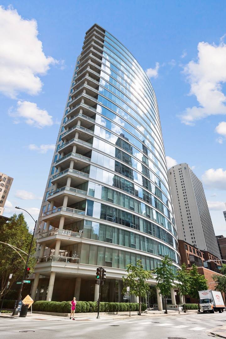 Chicago, IL 60610,30 W Oak ST #5E