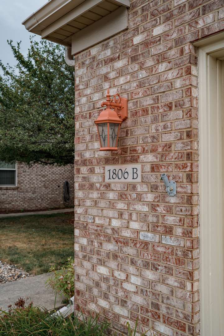 Urbana, IL 61802,1806 B Lydia CT