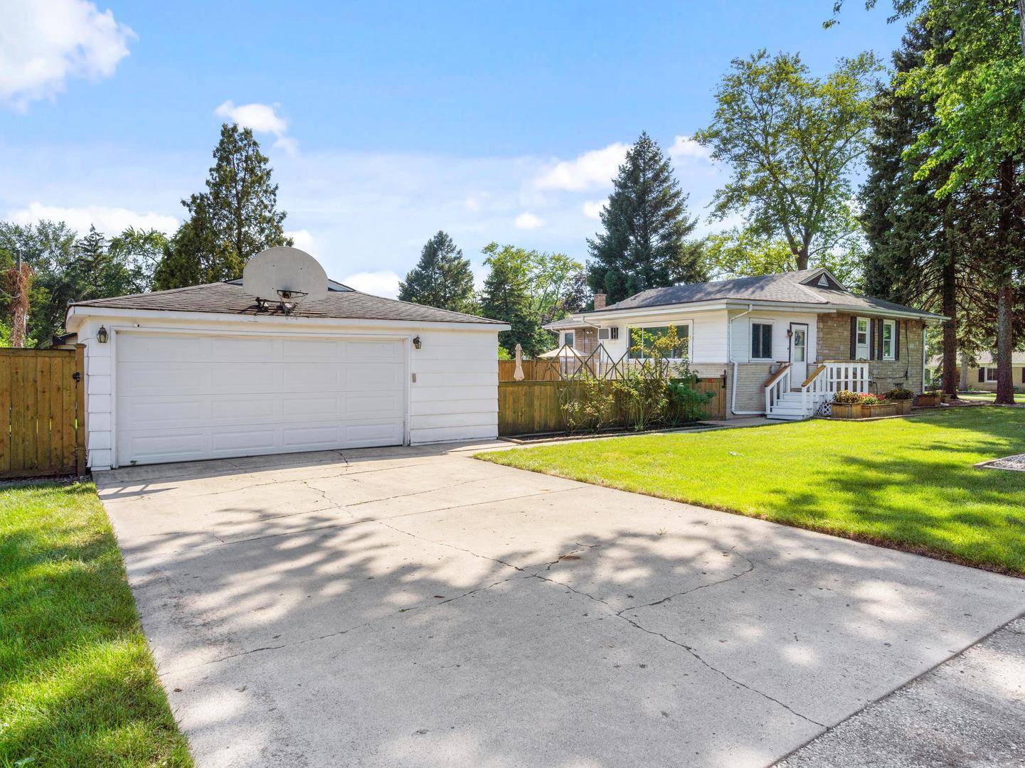 Melrose Park, IL 60164,2257 Dora ST