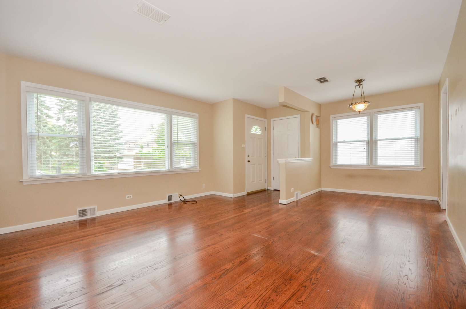 Glen Ellyn, IL 60137,812 Highland AVE