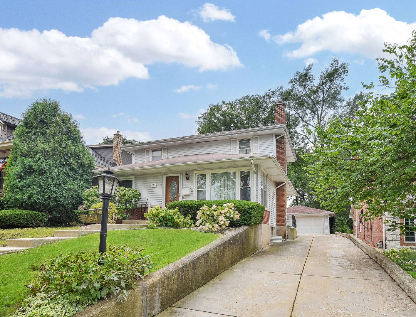 Clarendon Hills, IL 60514,264 Holmes AVE