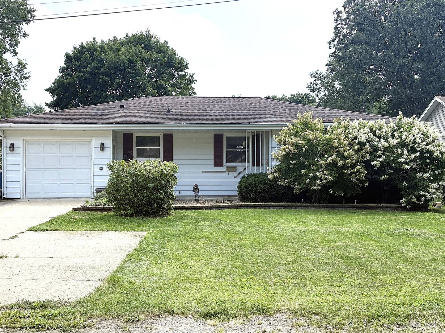 Dixon, IL 61021,918 Mary AVE