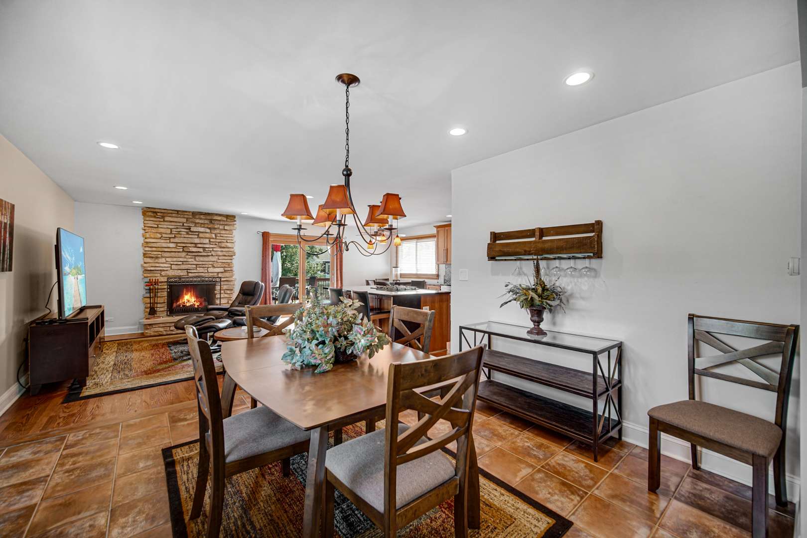 Wheeling, IL 60090,1167 Longtree LN
