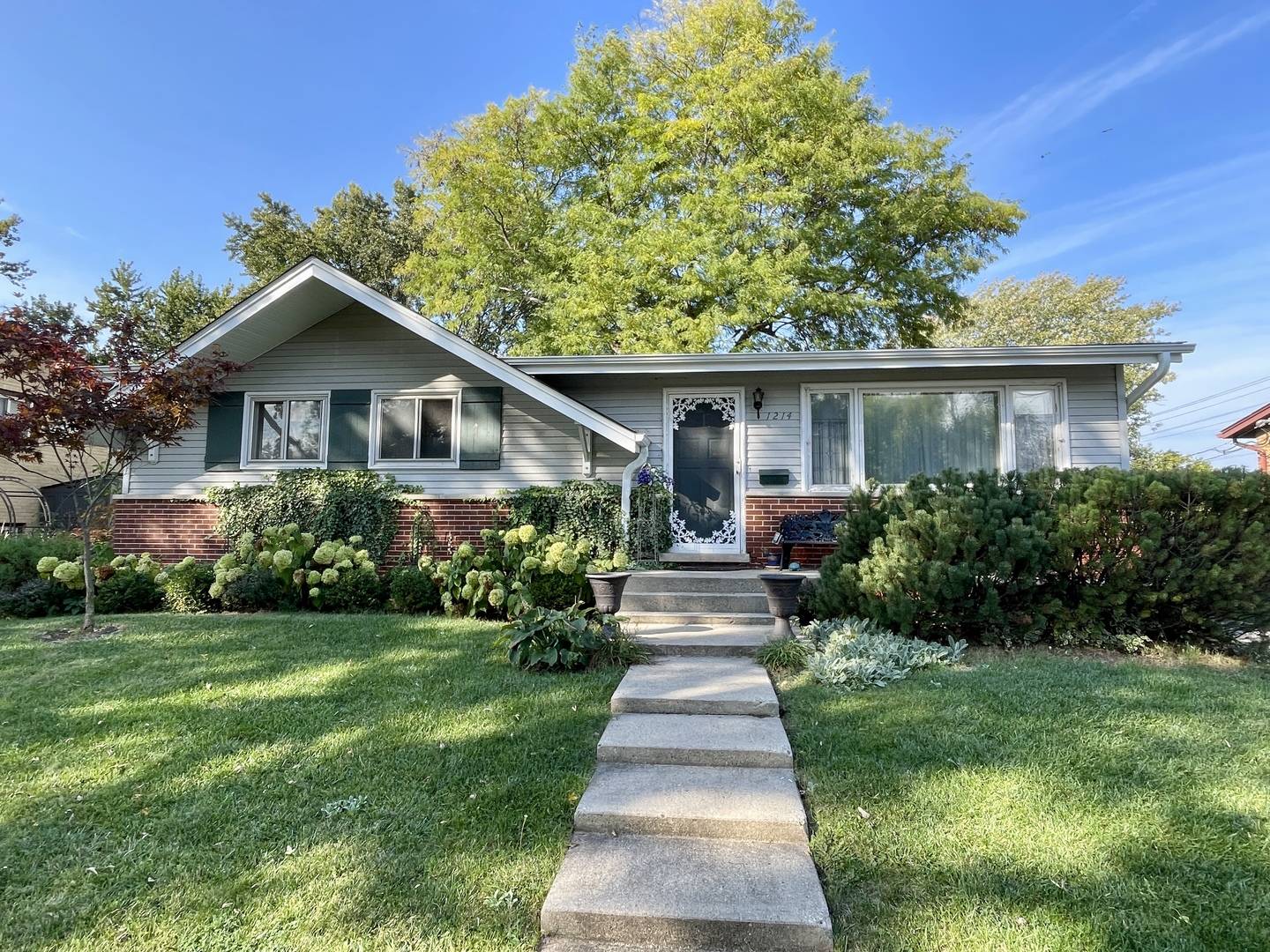 Mount Prospect, IL 60056,1214 N crabtree LN