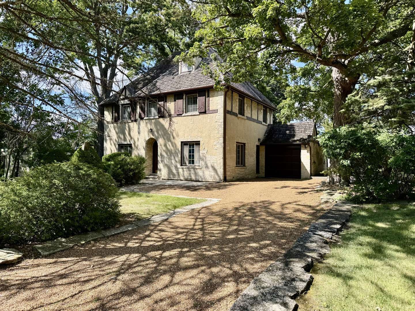 Highland Park, IL 60035,835 Yale LN