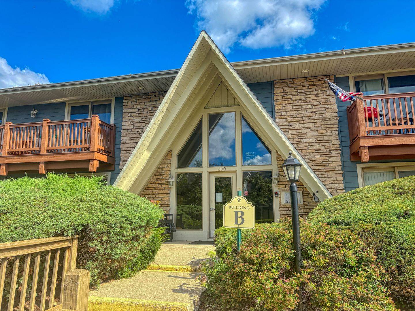 Fox River Grove, IL 60021,300 Opatrny DR #122