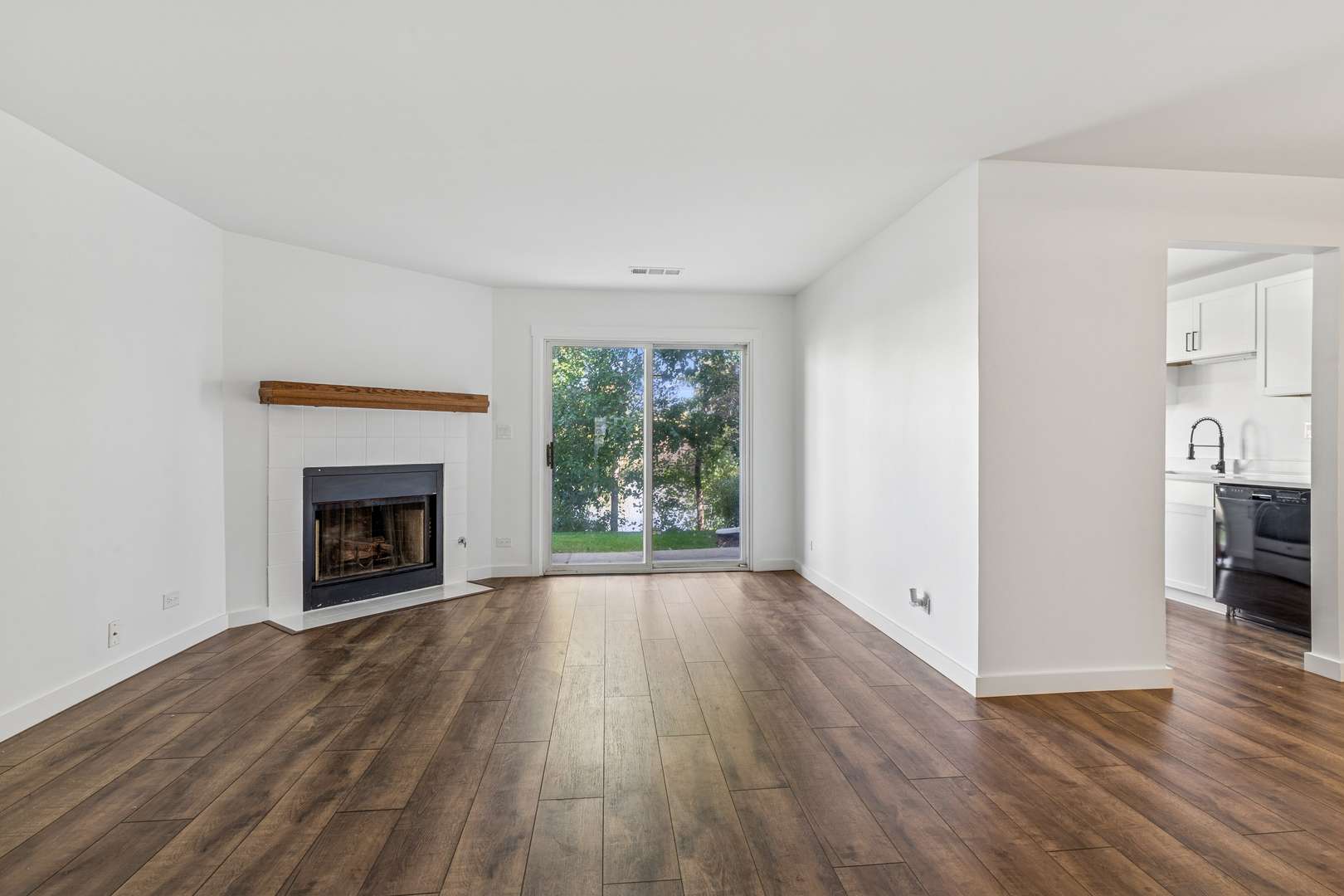 Roselle, IL 60172,1240 WINFIELD CT #3