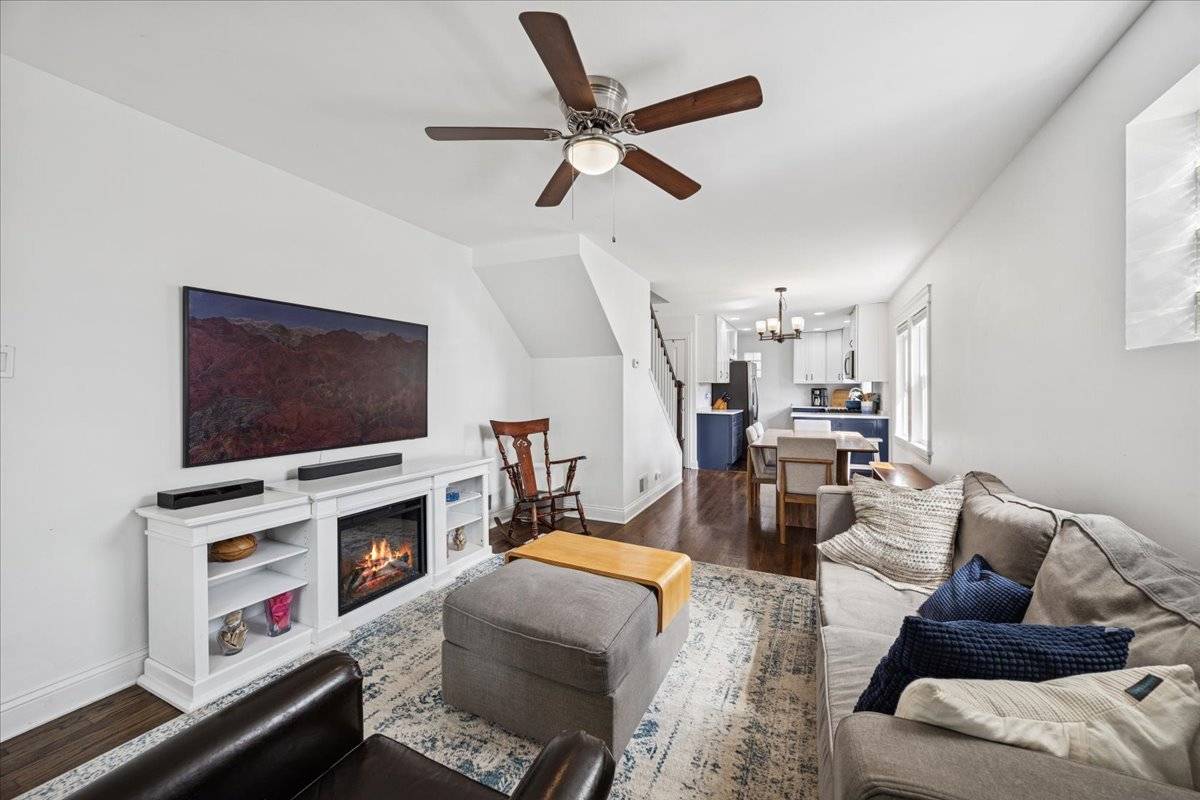 Brookfield, IL 60513,3931 Maple AVE