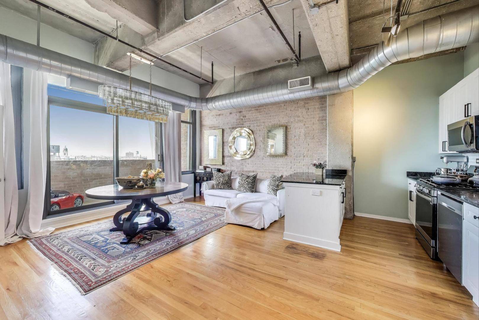 Chicago, IL 60610,900 N KINGSBURY ST #716