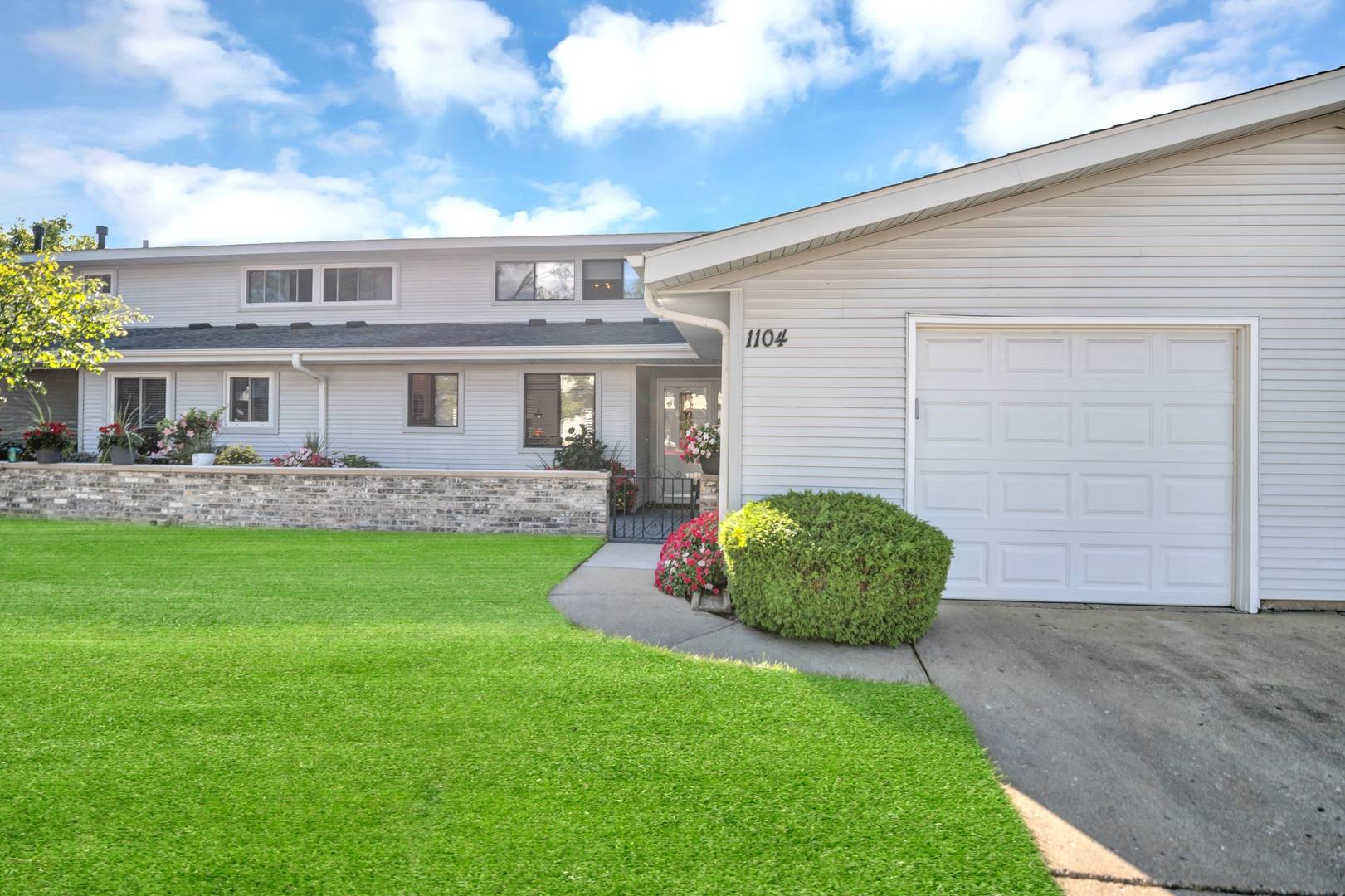 Schaumburg, IL 60193,1104 Taunton CT