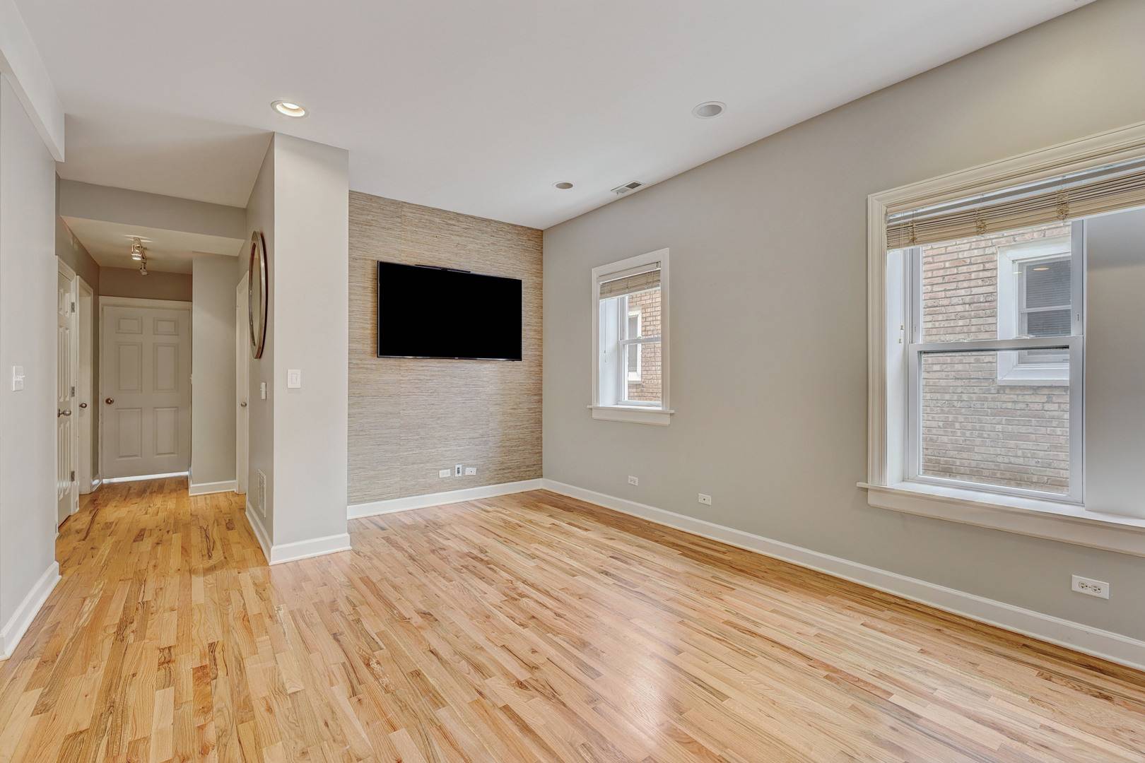 Evanston, IL 60202,123 Callan AVE #2N