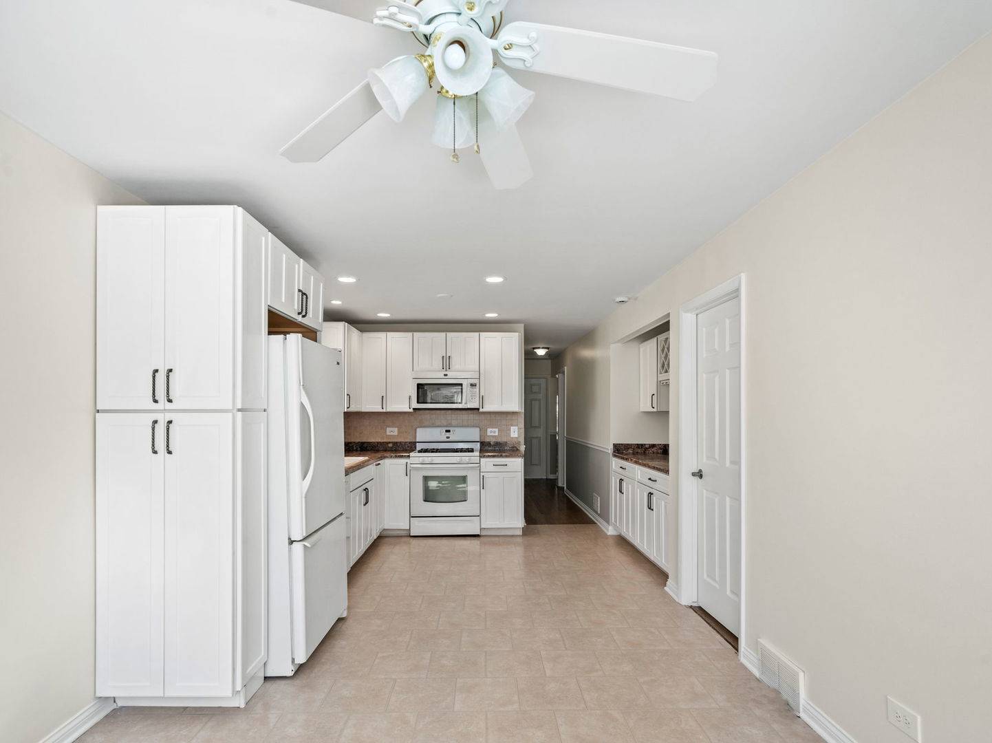 Elmhurst, IL 60126,780 N adele ST