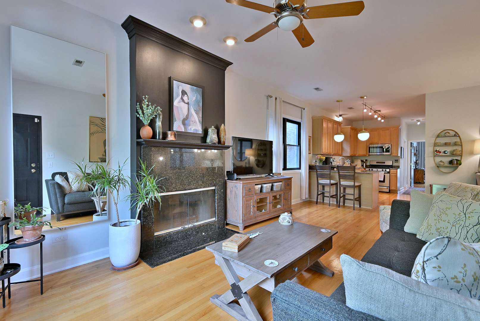 Chicago, IL 60622,1339 N Artesian AVE #2