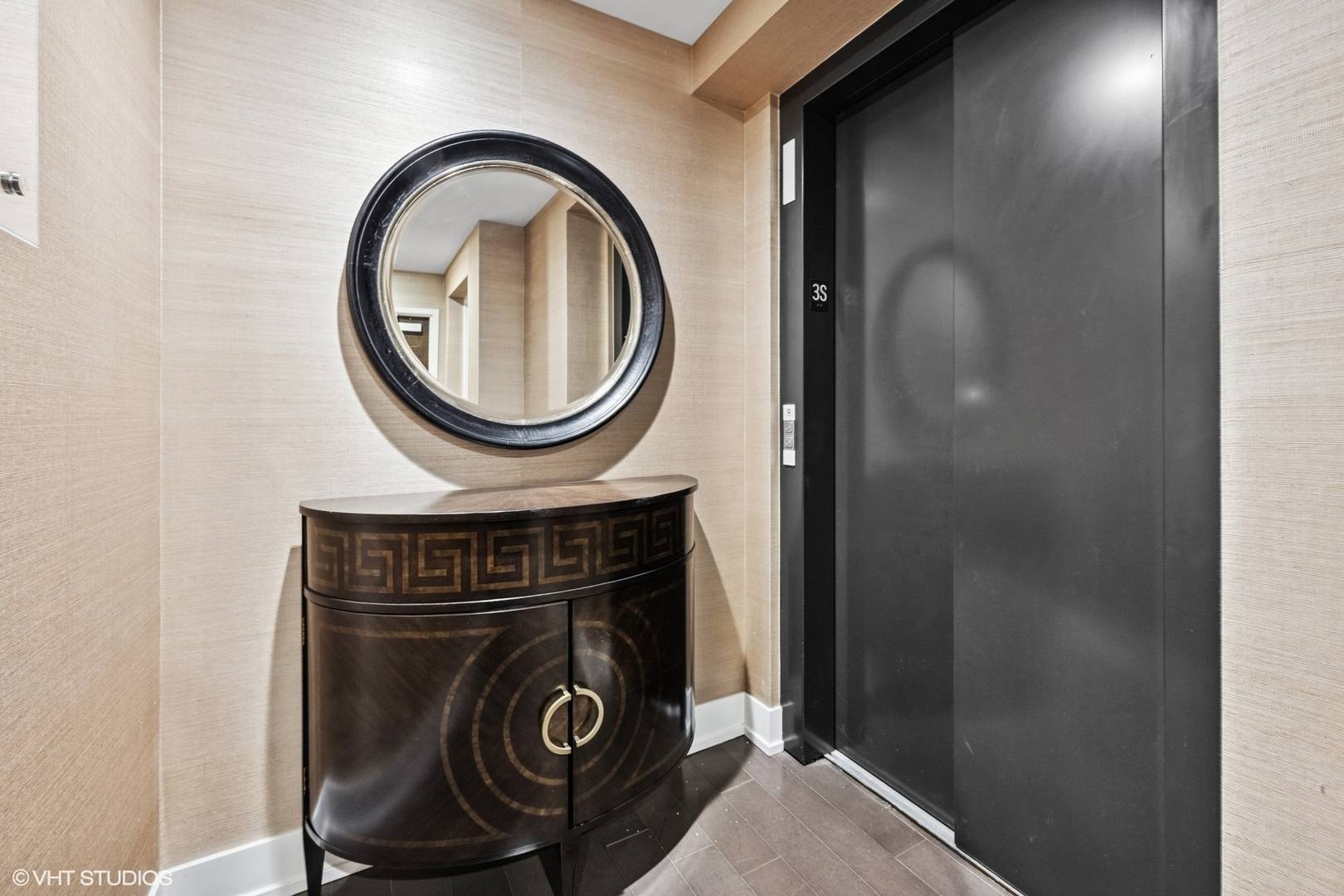 Chicago, IL 60610,1018 N Larrabee ST #3S