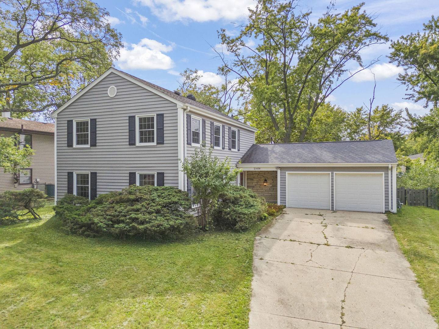 Glen Ellyn, IL 60137,2S630 Devonshire LN