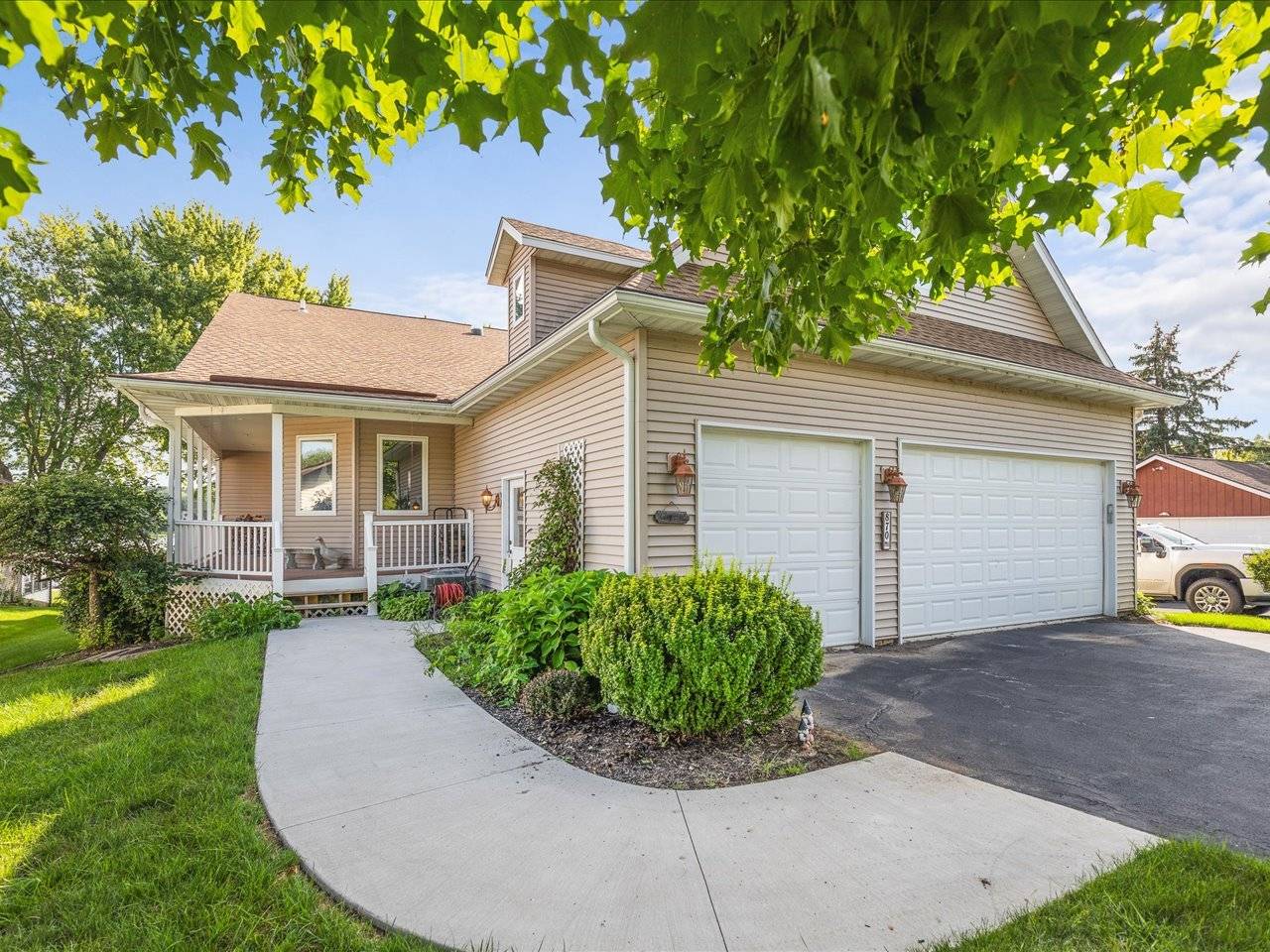 Davis, IL 61019,870 Breckenboro RD