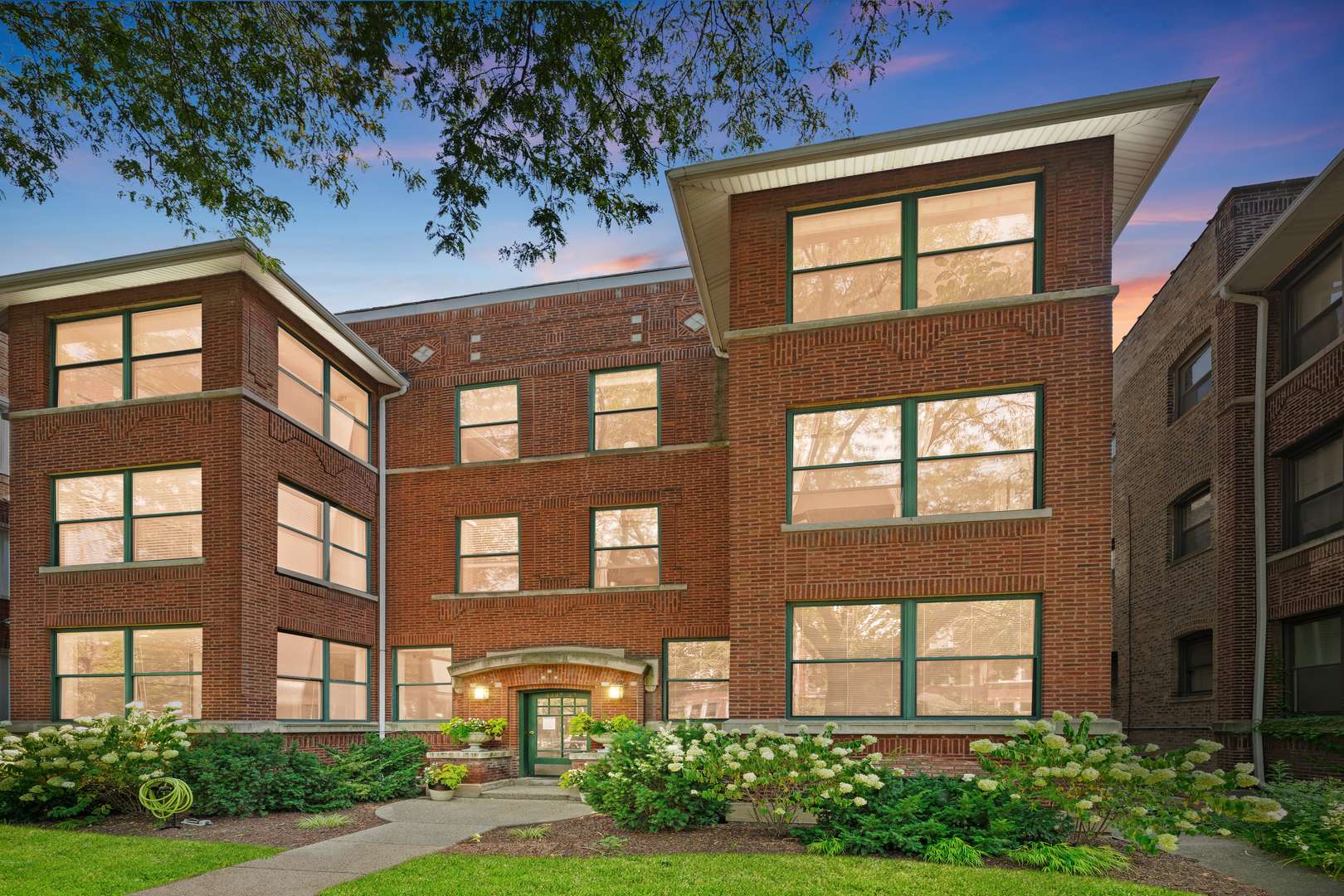 Chicago, IL 60640,4449 N Beacon ST #1N