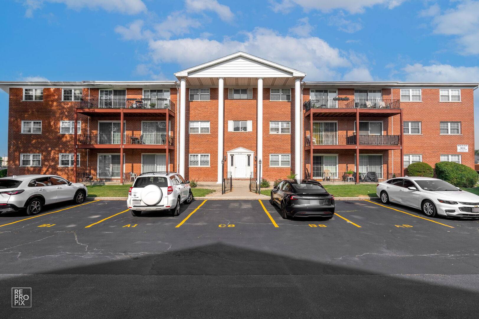Oak Lawn, IL 60453,6135 W 94th ST #B1