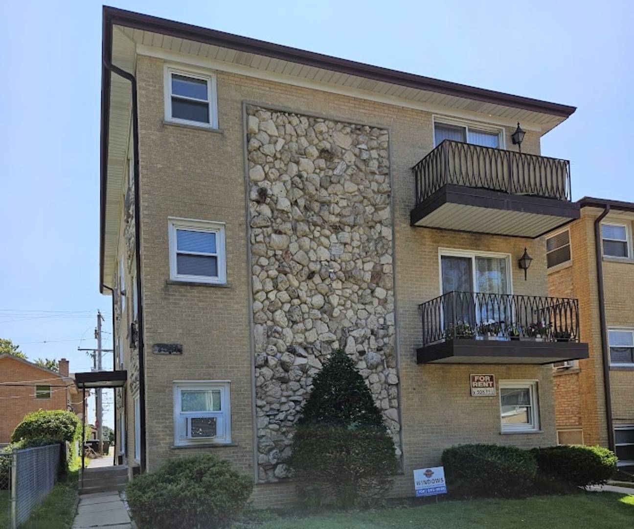 Elmwood Park, IL 60707,7511 W Fullerton AVE #3S