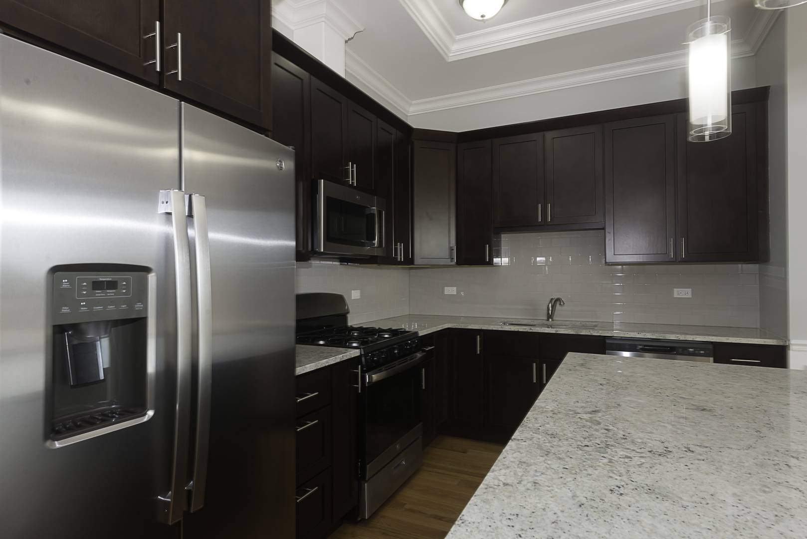 Chicago, IL 60612,520 N Western AVE #4B