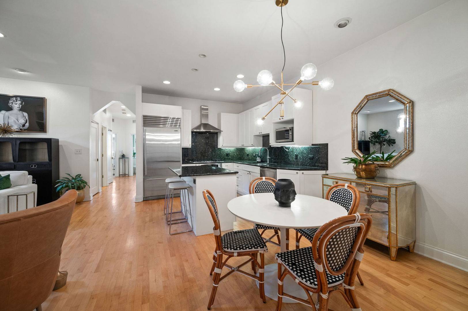 Chicago, IL 60610,120 W Oak ST #3D