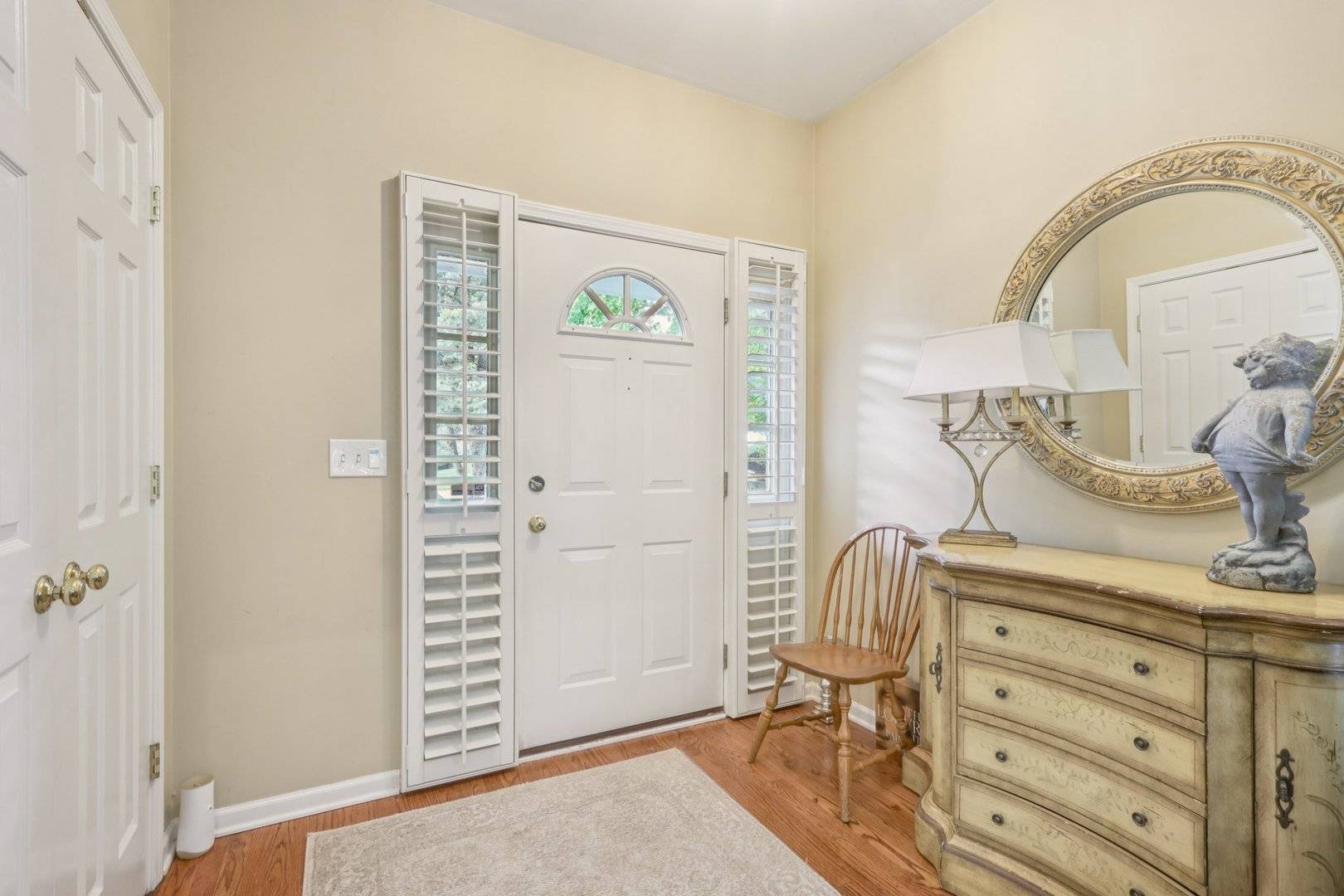 Glen Ellyn, IL 60137,215 Orchard LN